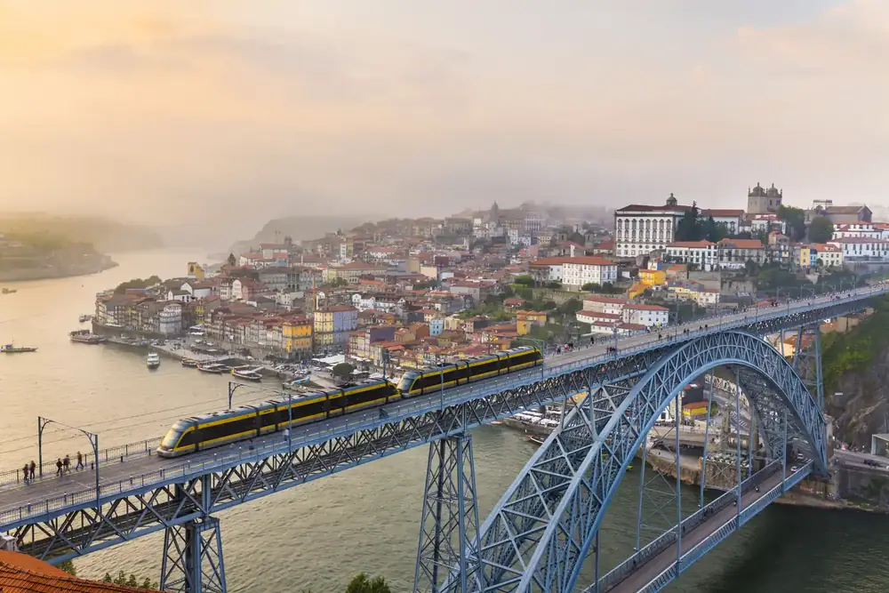 Ponte Dom Luís I sobre o rio Douro, no Porto